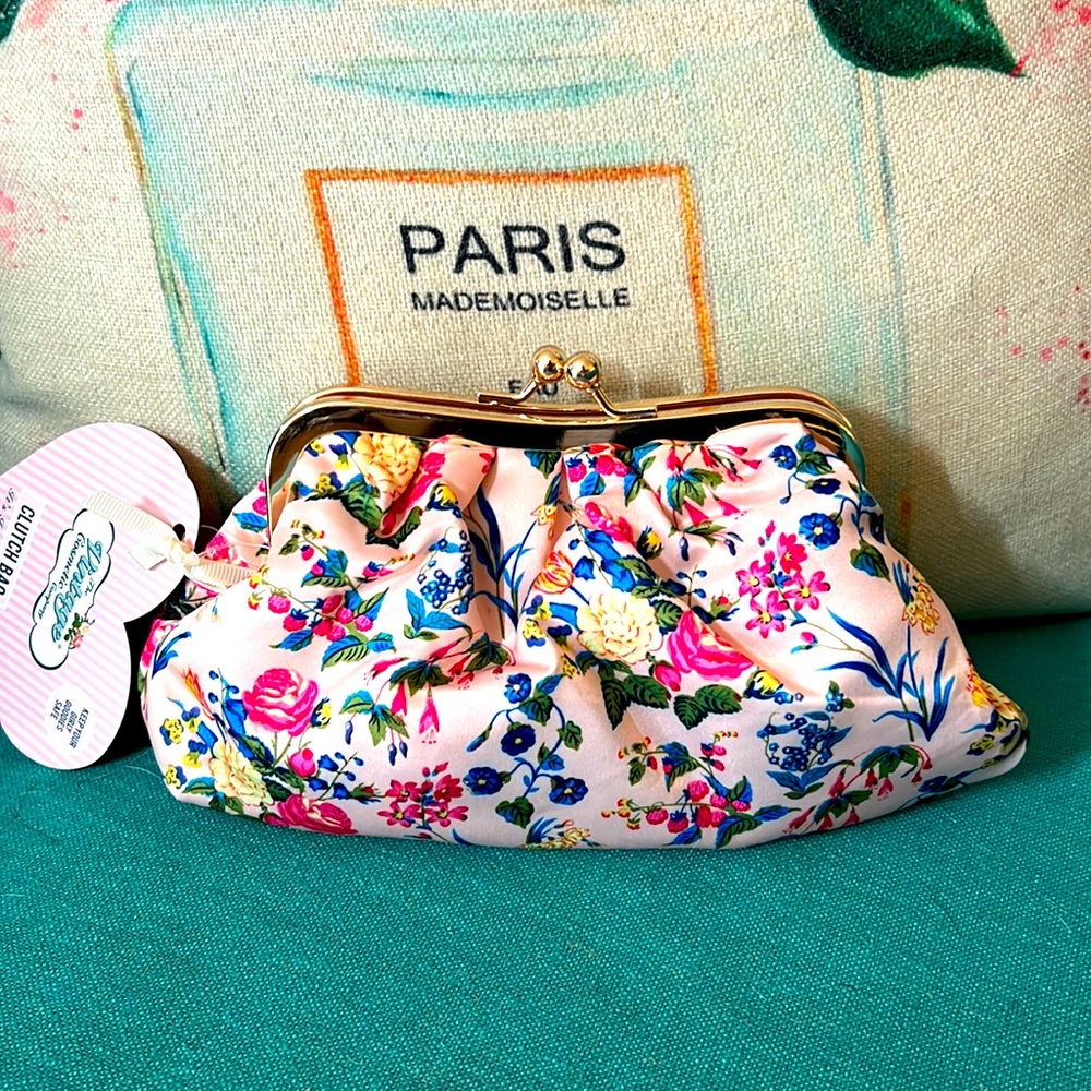 Clutch bag retro style. New with tag.